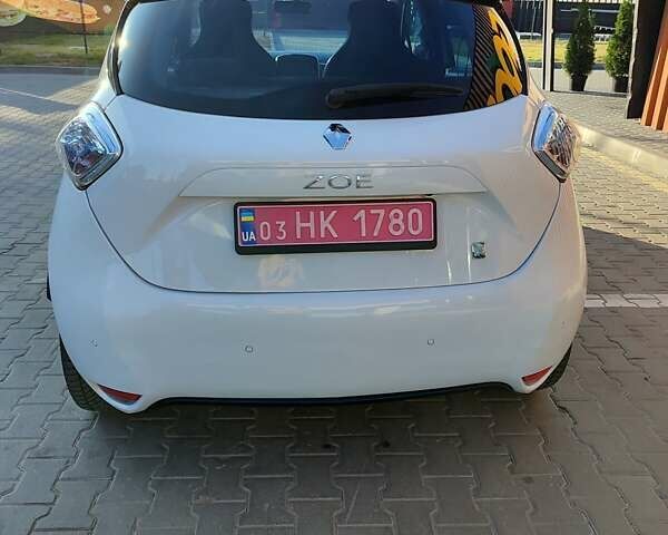 Белый Рено Зое, объемом двигателя 0 л и пробегом 62 тыс. км за 6750 $, фото 1 на Automoto.ua