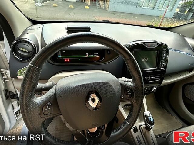 Белый Рено Зое, объемом двигателя 65 л и пробегом 93 тыс. км за 7500 $, фото 6 на Automoto.ua