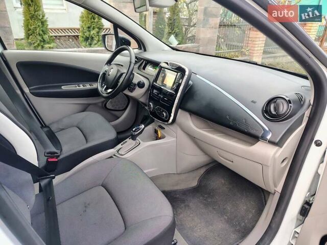 Білий Рено Зое, об'ємом двигуна 0 л та пробігом 40 тис. км за 6900 $, фото 10 на Automoto.ua