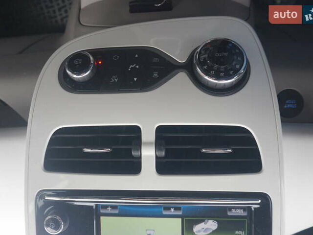 Білий Рено Зое, об'ємом двигуна 0 л та пробігом 112 тис. км за 6777 $, фото 33 на Automoto.ua