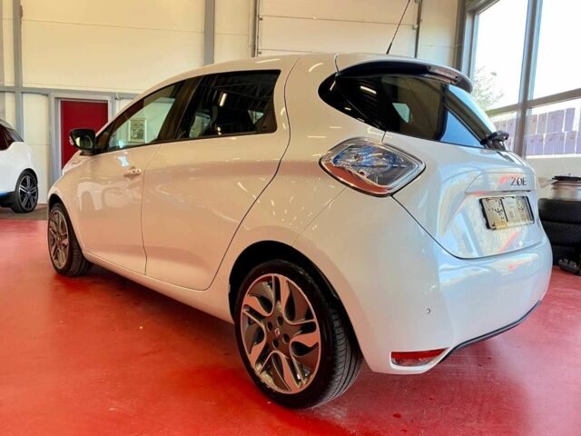 Белый Рено Зое, объемом двигателя 0 л и пробегом 79 тыс. км за 5550 $, фото 6 на Automoto.ua