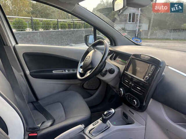 Білий Рено Зое, об'ємом двигуна 0 л та пробігом 118 тис. км за 6900 $, фото 9 на Automoto.ua