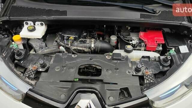 Білий Рено Зое, об'ємом двигуна 0 л та пробігом 50 тис. км за 7950 $, фото 26 на Automoto.ua