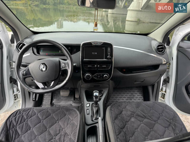 Білий Рено Зое, об'ємом двигуна 0 л та пробігом 98 тис. км за 9500 $, фото 9 на Automoto.ua