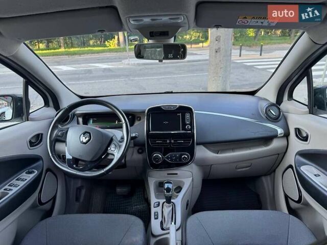 Білий Рено Зое, об'ємом двигуна 0 л та пробігом 100 тис. км за 7800 $, фото 29 на Automoto.ua