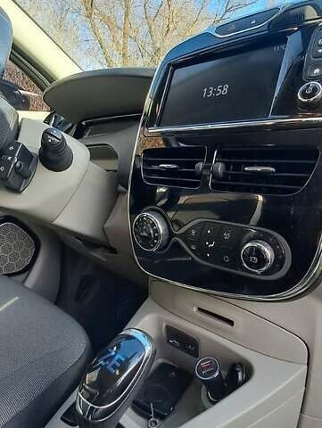 Белый Рено Зое, объемом двигателя 0 л и пробегом 163 тыс. км за 7950 $, фото 25 на Automoto.ua