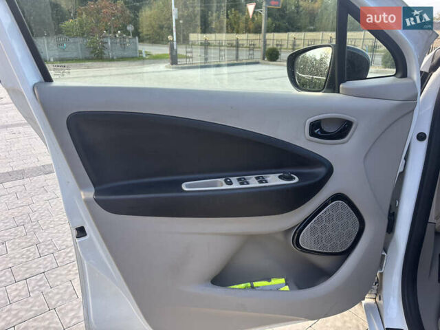Білий Рено Зое, об'ємом двигуна 0 л та пробігом 118 тис. км за 6900 $, фото 12 на Automoto.ua