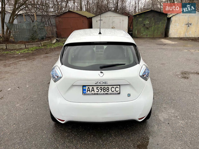 Белый Рено Зое, объемом двигателя 0 л и пробегом 115 тыс. км за 5950 $, фото 4 на Automoto.ua