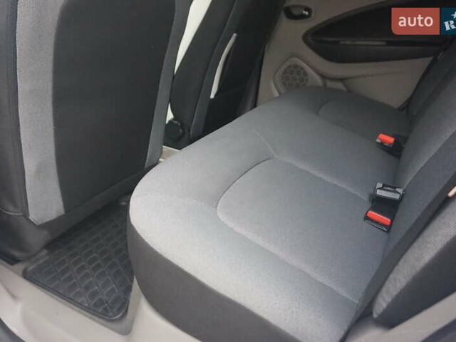 Білий Рено Зое, об'ємом двигуна 0 л та пробігом 111 тис. км за 7555 $, фото 47 на Automoto.ua