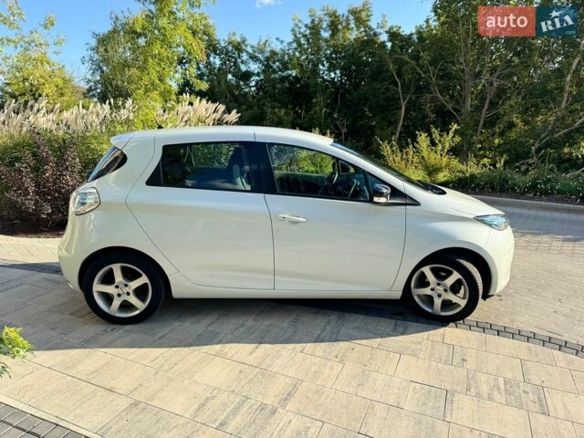 Білий Рено Зое, об'ємом двигуна 0 л та пробігом 53 тис. км за 7599 $, фото 4 на Automoto.ua