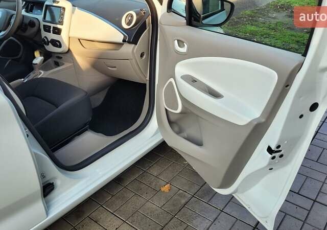 Белый Рено Зое, объемом двигателя 0 л и пробегом 113 тыс. км за 7200 $, фото 17 на Automoto.ua