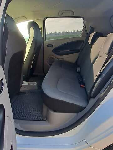 Белый Рено Зое, объемом двигателя 0 л и пробегом 163 тыс. км за 7950 $, фото 13 на Automoto.ua