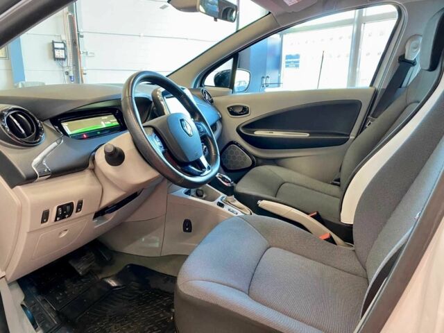 Белый Рено Зое, объемом двигателя 0 л и пробегом 79 тыс. км за 5550 $, фото 9 на Automoto.ua