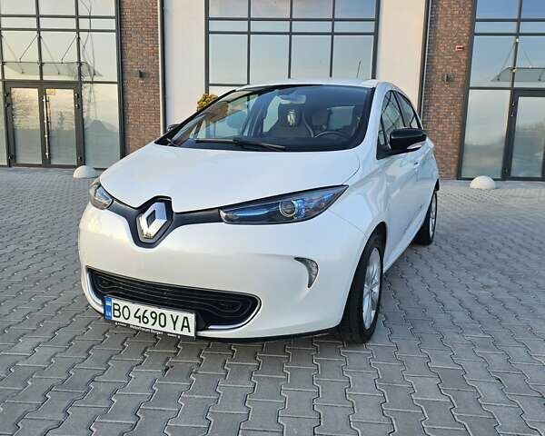 Белый Рено Зое, объемом двигателя 0 л и пробегом 112 тыс. км за 6600 $, фото 2 на Automoto.ua