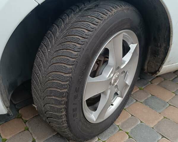 Білий Рено Зое, об'ємом двигуна 0 л та пробігом 130 тис. км за 6100 $, фото 12 на Automoto.ua