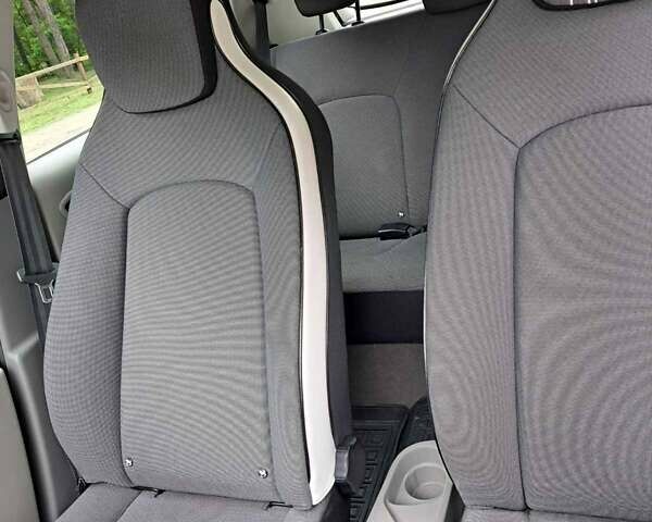 Белый Рено Зое, объемом двигателя 0 л и пробегом 65 тыс. км за 9800 $, фото 8 на Automoto.ua