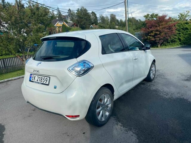 Белый Рено Зое, объемом двигателя 0 л и пробегом 51 тыс. км за 7300 $, фото 2 на Automoto.ua