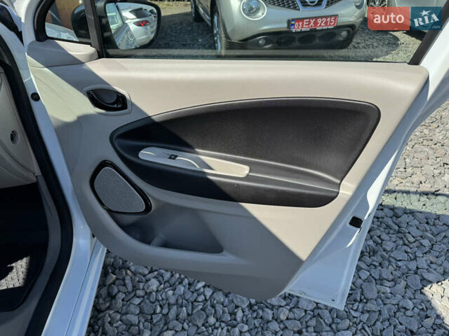 Білий Рено Зое, об'ємом двигуна 0 л та пробігом 98 тис. км за 6900 $, фото 36 на Automoto.ua