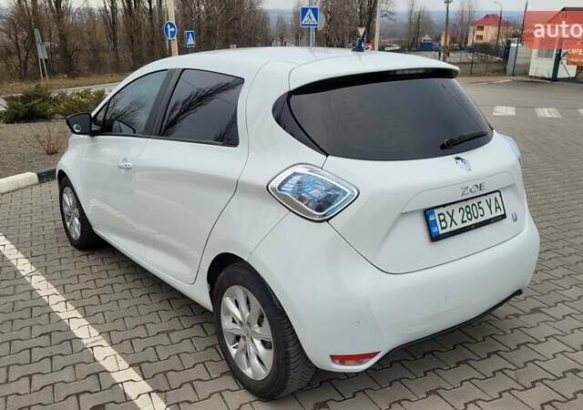 Белый Рено Зое, объемом двигателя 0 л и пробегом 108 тыс. км за 6500 $, фото 13 на Automoto.ua