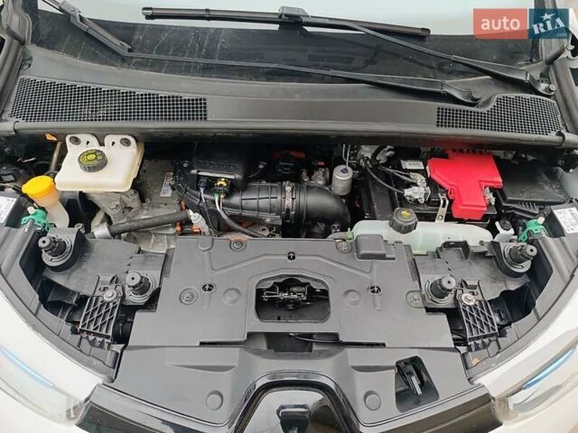 Білий Рено Зое, об'ємом двигуна 0 л та пробігом 130 тис. км за 6100 $, фото 16 на Automoto.ua