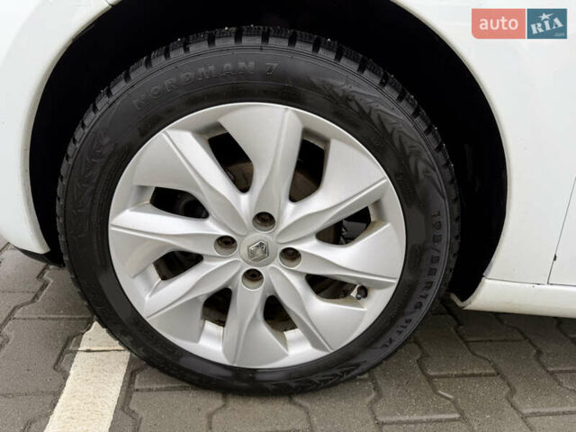 Білий Рено Зое, об'ємом двигуна 0 л та пробігом 80 тис. км за 5800 $, фото 19 на Automoto.ua