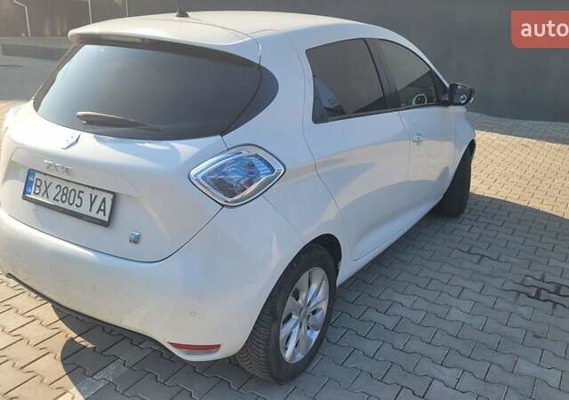 Белый Рено Зое, объемом двигателя 0 л и пробегом 108 тыс. км за 6500 $, фото 3 на Automoto.ua