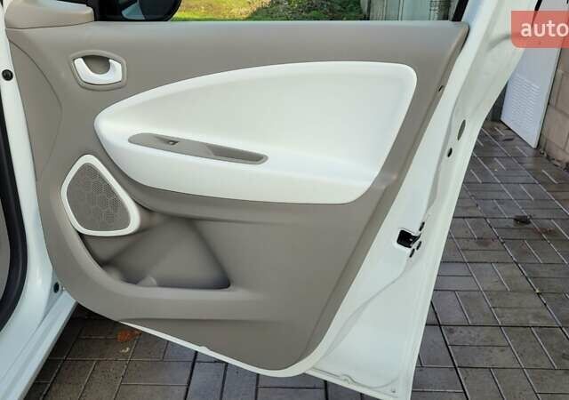 Белый Рено Зое, объемом двигателя 0 л и пробегом 113 тыс. км за 7200 $, фото 16 на Automoto.ua