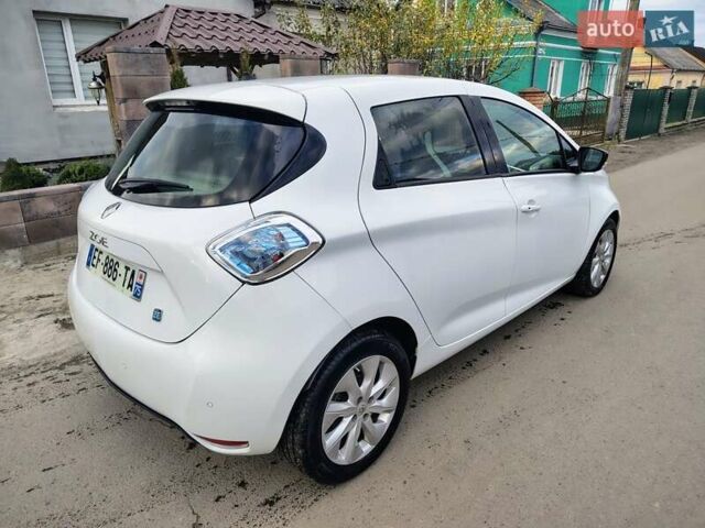 Білий Рено Зое, об'ємом двигуна 0 л та пробігом 40 тис. км за 6900 $, фото 5 на Automoto.ua