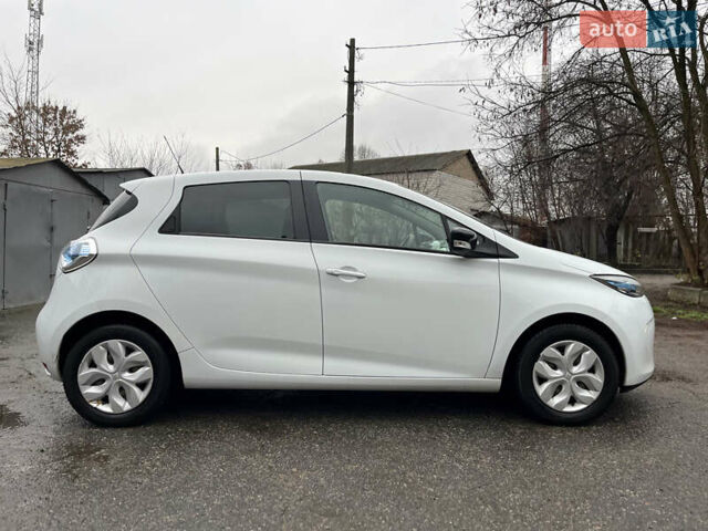 Белый Рено Зое, объемом двигателя 0 л и пробегом 115 тыс. км за 5950 $, фото 6 на Automoto.ua