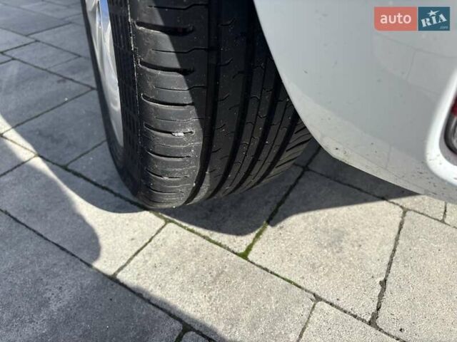 Білий Рено Зое, об'ємом двигуна 0 л та пробігом 84 тис. км за 7700 $, фото 9 на Automoto.ua