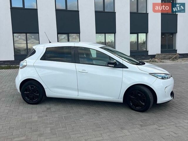 Белый Рено Зое, объемом двигателя 0 л и пробегом 125 тыс. км за 6300 $, фото 5 на Automoto.ua