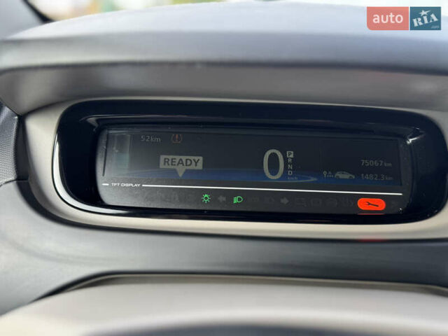 Белый Рено Зое, объемом двигателя 0 л и пробегом 75 тыс. км за 6400 $, фото 11 на Automoto.ua