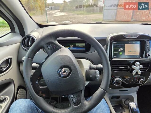 Белый Рено Зое, объемом двигателя 0 л и пробегом 147 тыс. км за 5900 $, фото 16 на Automoto.ua