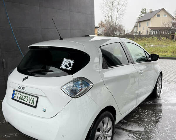 Белый Рено Зое, объемом двигателя 0 л и пробегом 130 тыс. км за 6999 $, фото 8 на Automoto.ua