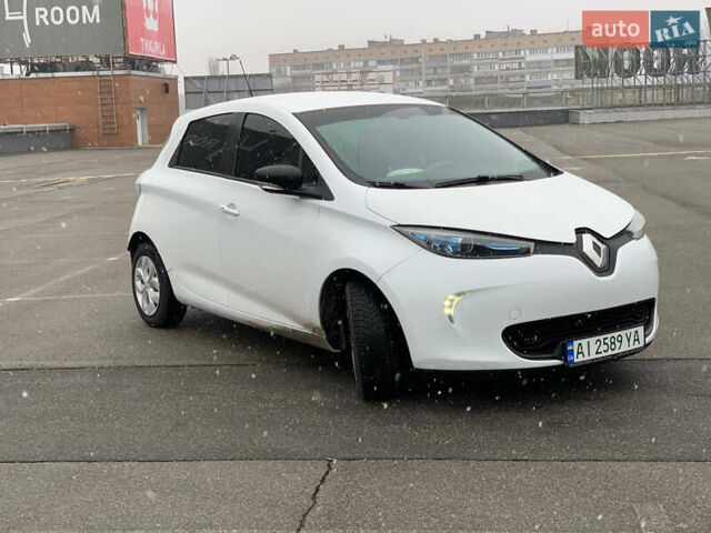 Белый Рено Зое, объемом двигателя 0 л и пробегом 120 тыс. км за 8000 $, фото 3 на Automoto.ua