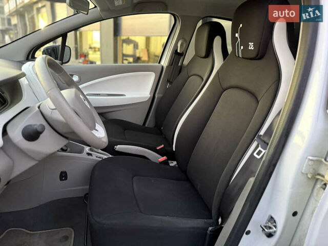 Белый Рено Зое, объемом двигателя 0 л и пробегом 86 тыс. км за 7200 $, фото 7 на Automoto.ua