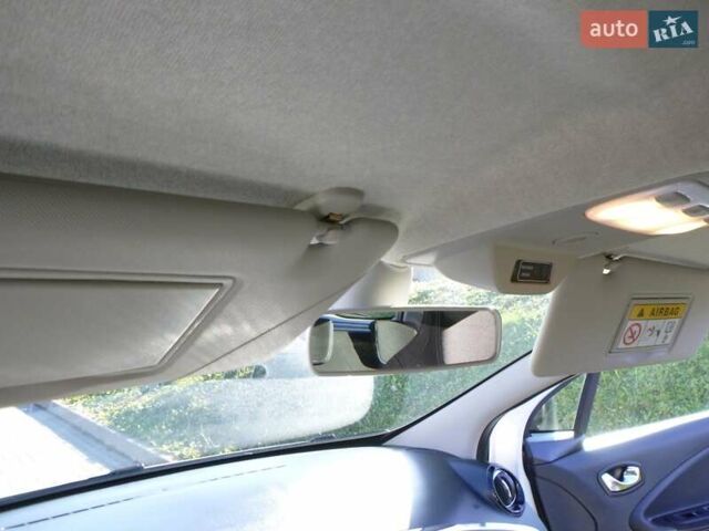 Белый Рено Зое, объемом двигателя 0 л и пробегом 81 тыс. км за 10300 $, фото 37 на Automoto.ua