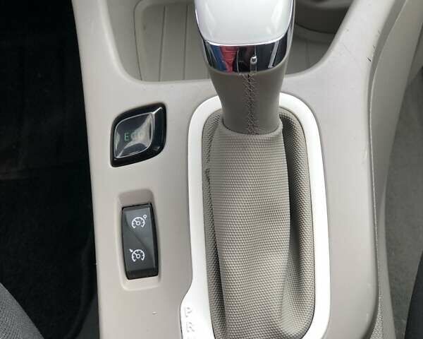 Белый Рено Зое, объемом двигателя 0 л и пробегом 100 тыс. км за 8299 $, фото 16 на Automoto.ua