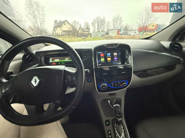 Белый Рено Зое, объемом двигателя 0 л и пробегом 130 тыс. км за 6999 $, фото 10 на Automoto.ua