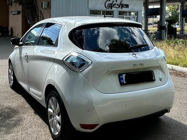 Белый Рено Зое, объемом двигателя 0 л и пробегом 93 тыс. км за 7500 $, фото 1 на Automoto.ua