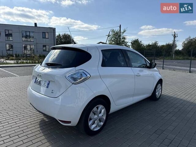 Белый Рено Зое, объемом двигателя 0 л и пробегом 147 тыс. км за 5900 $, фото 12 на Automoto.ua