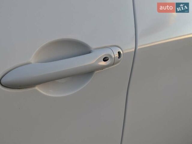 Белый Рено Зое, объемом двигателя 0 л и пробегом 51 тыс. км за 6995 $, фото 18 на Automoto.ua