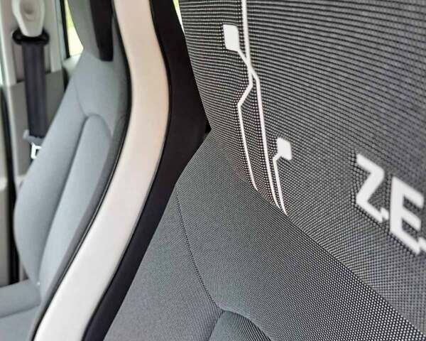 Белый Рено Зое, объемом двигателя 0 л и пробегом 65 тыс. км за 9800 $, фото 7 на Automoto.ua