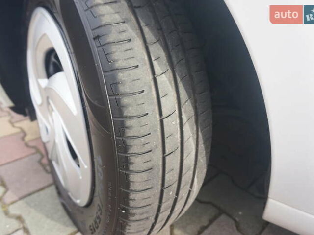 Білий Рено Зое, об'ємом двигуна 0 л та пробігом 112 тис. км за 6777 $, фото 59 на Automoto.ua