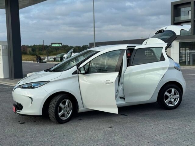 Белый Рено Зое, объемом двигателя 0 л и пробегом 164 тыс. км за 5999 $, фото 19 на Automoto.ua