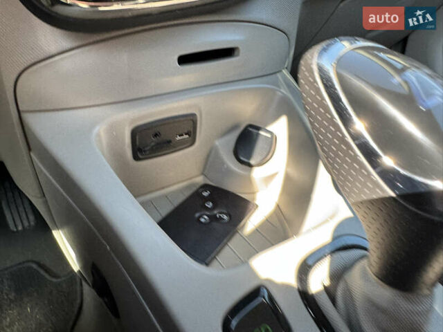 Білий Рено Зое, об'ємом двигуна 0 л та пробігом 98 тис. км за 6900 $, фото 59 на Automoto.ua