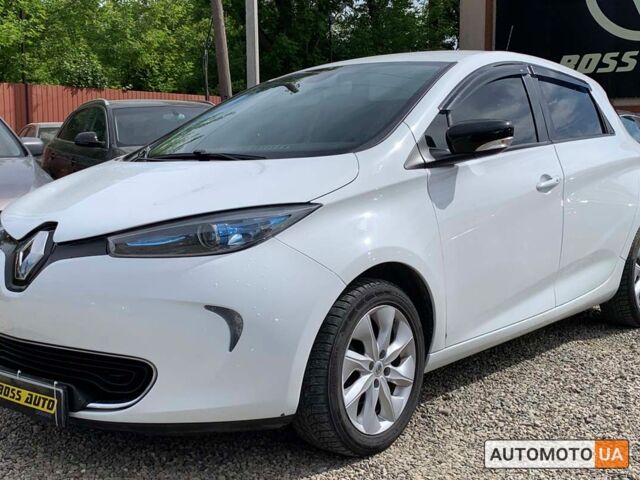 Белый Рено Зое, объемом двигателя 22 л и пробегом 124 тыс. км за 8888 $, фото 2 на Automoto.ua