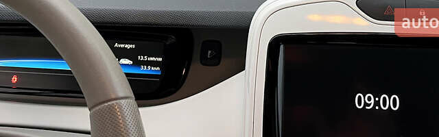 Белый Рено Зое, объемом двигателя 0 л и пробегом 115 тыс. км за 5950 $, фото 20 на Automoto.ua