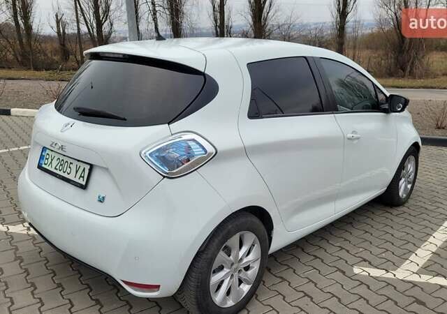 Белый Рено Зое, объемом двигателя 0 л и пробегом 108 тыс. км за 6500 $, фото 11 на Automoto.ua