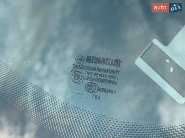 Белый Рено Зое, объемом двигателя 0 л и пробегом 164 тыс. км за 5999 $, фото 7 на Automoto.ua